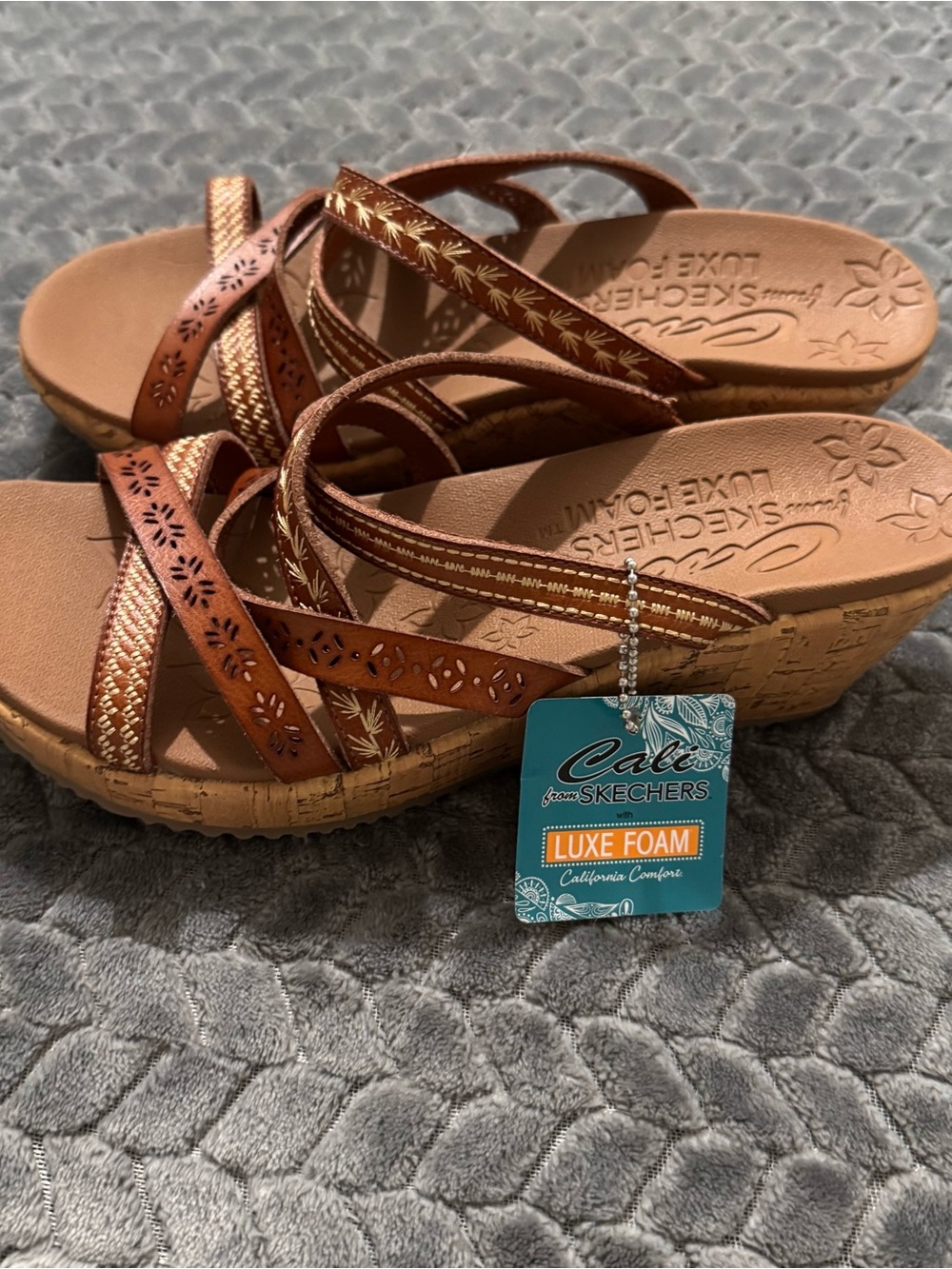 Skechers Luxe Foam Brown Textured Platform Sandals - Picture 2 of 10